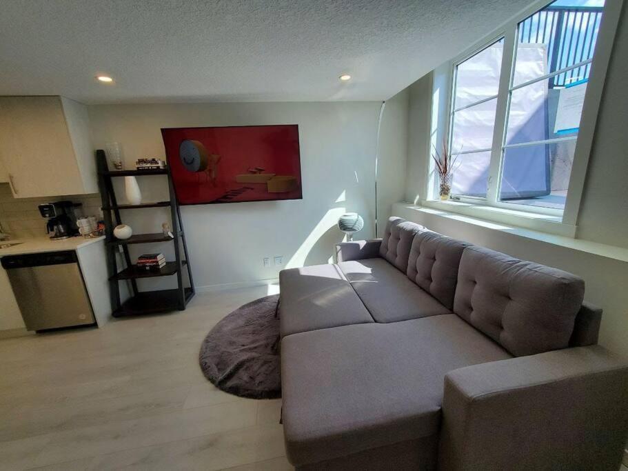Cozy Rockland Park Unit+Parking Apartment Calgary Exterior photo