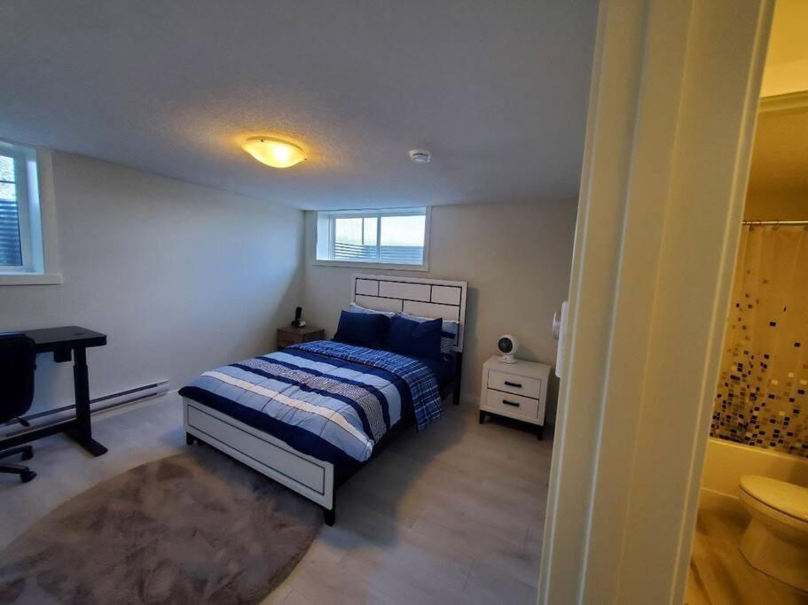 Cozy Rockland Park Unit+Parking Apartment Calgary Exterior photo
