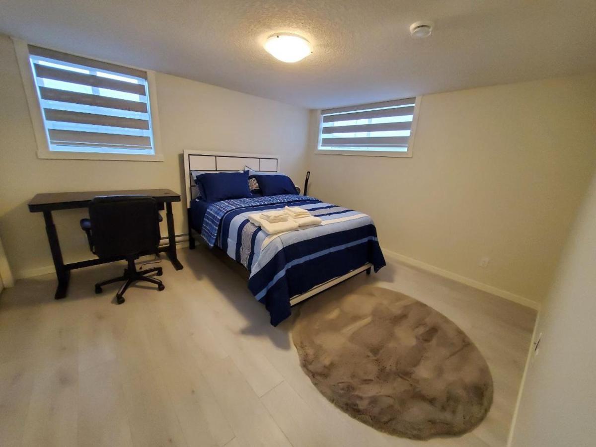 Cozy Rockland Park Unit+Parking Apartment Calgary Exterior photo