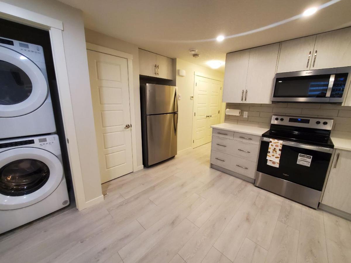 Cozy Rockland Park Unit+Parking Apartment Calgary Exterior photo