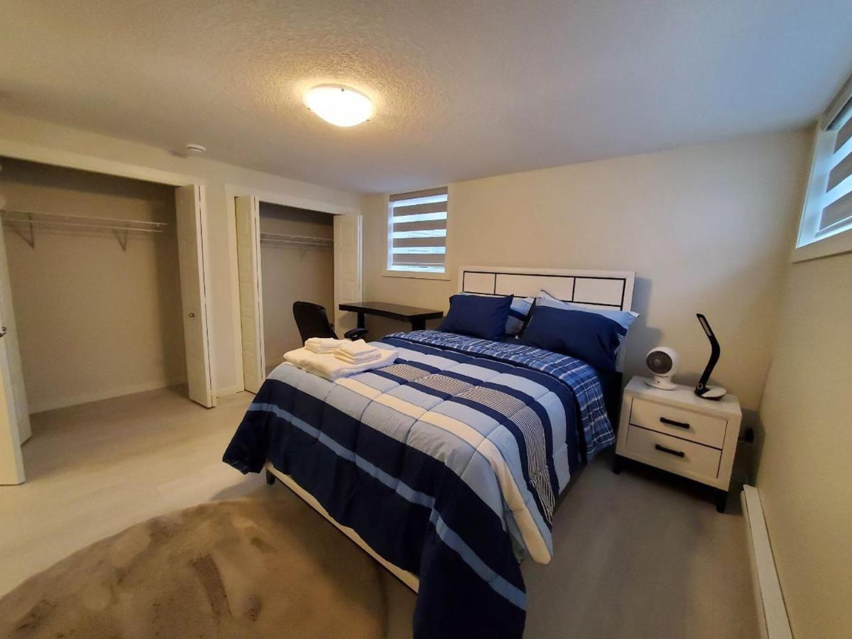 Cozy Rockland Park Unit+Parking Apartment Calgary Exterior photo