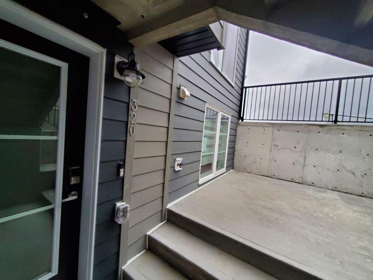 Cozy Rockland Park Unit+Parking Apartment Calgary Exterior photo