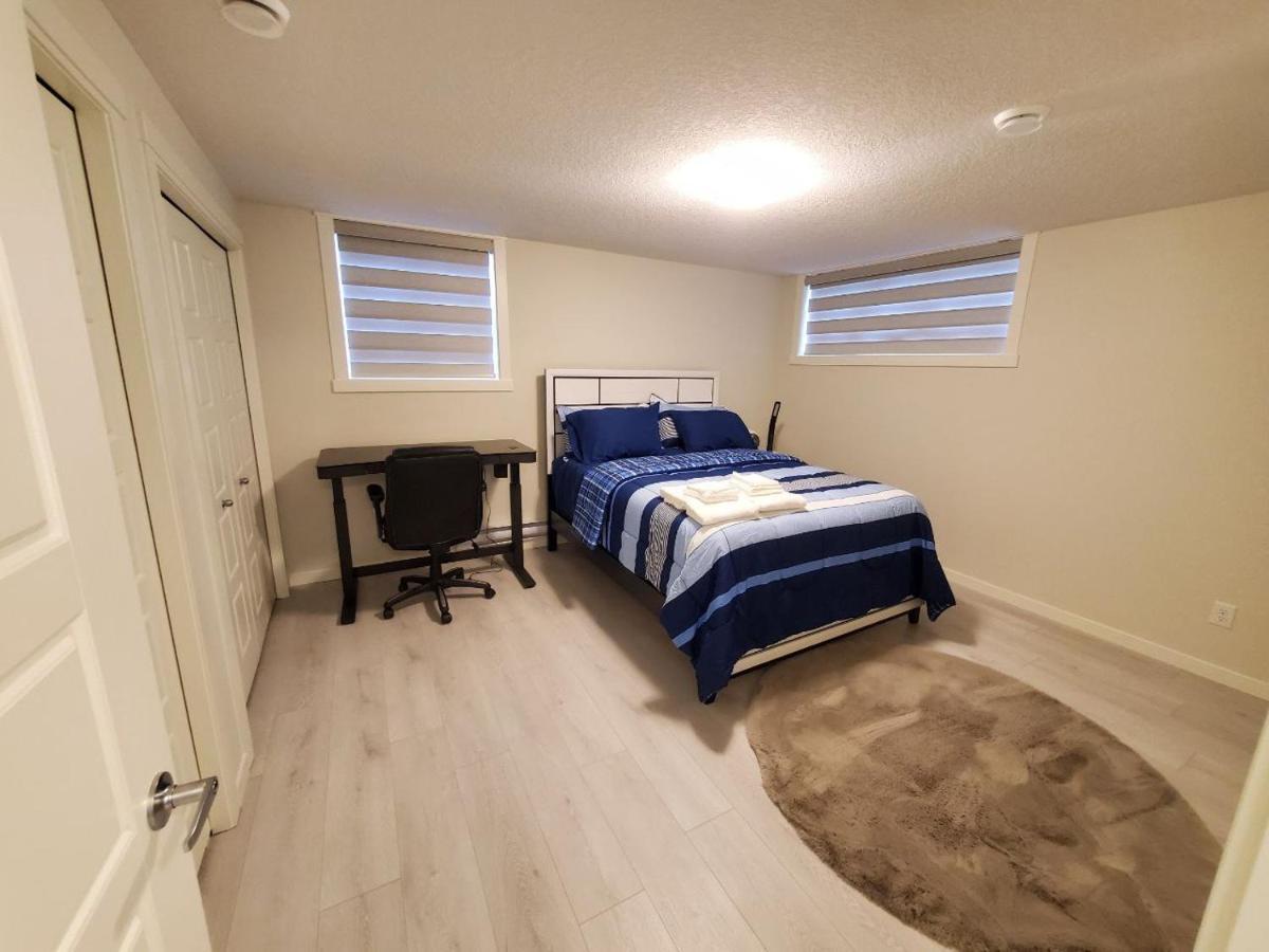 Cozy Rockland Park Unit+Parking Apartment Calgary Exterior photo