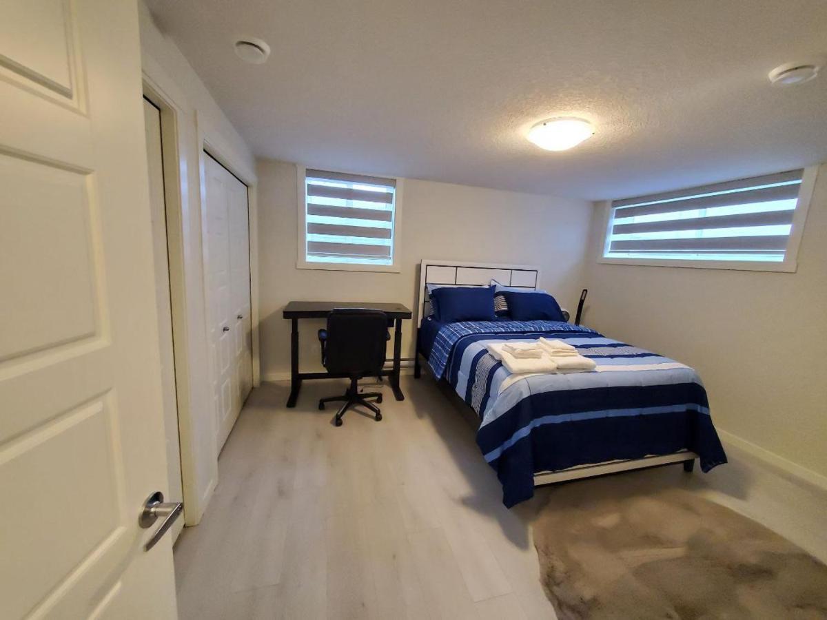 Cozy Rockland Park Unit+Parking Apartment Calgary Exterior photo