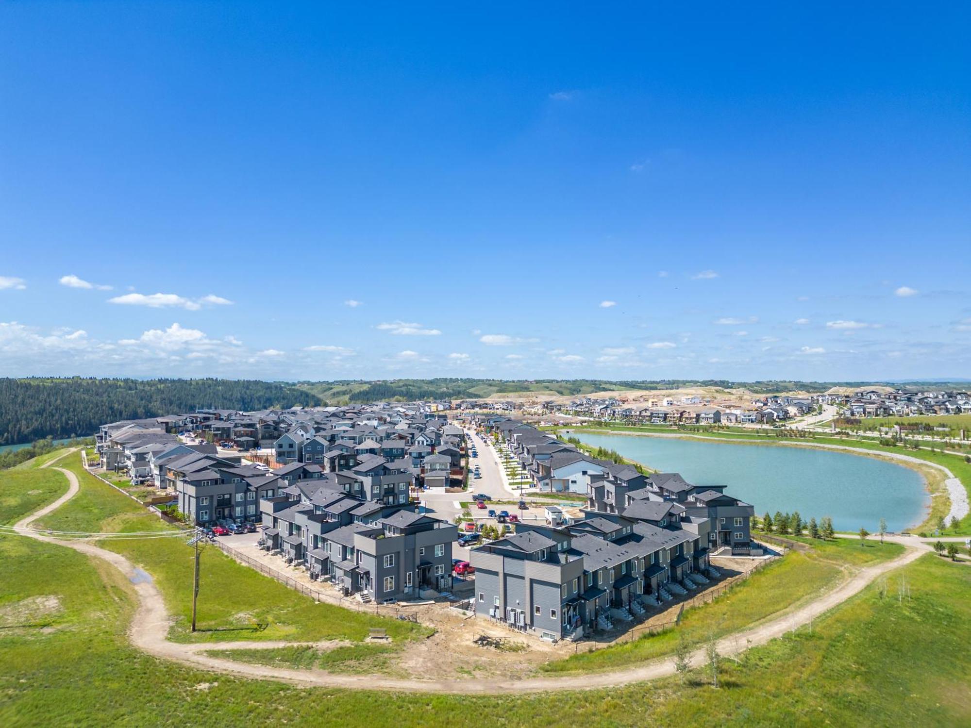 Cozy Rockland Park Unit+Parking Apartment Calgary Exterior photo
