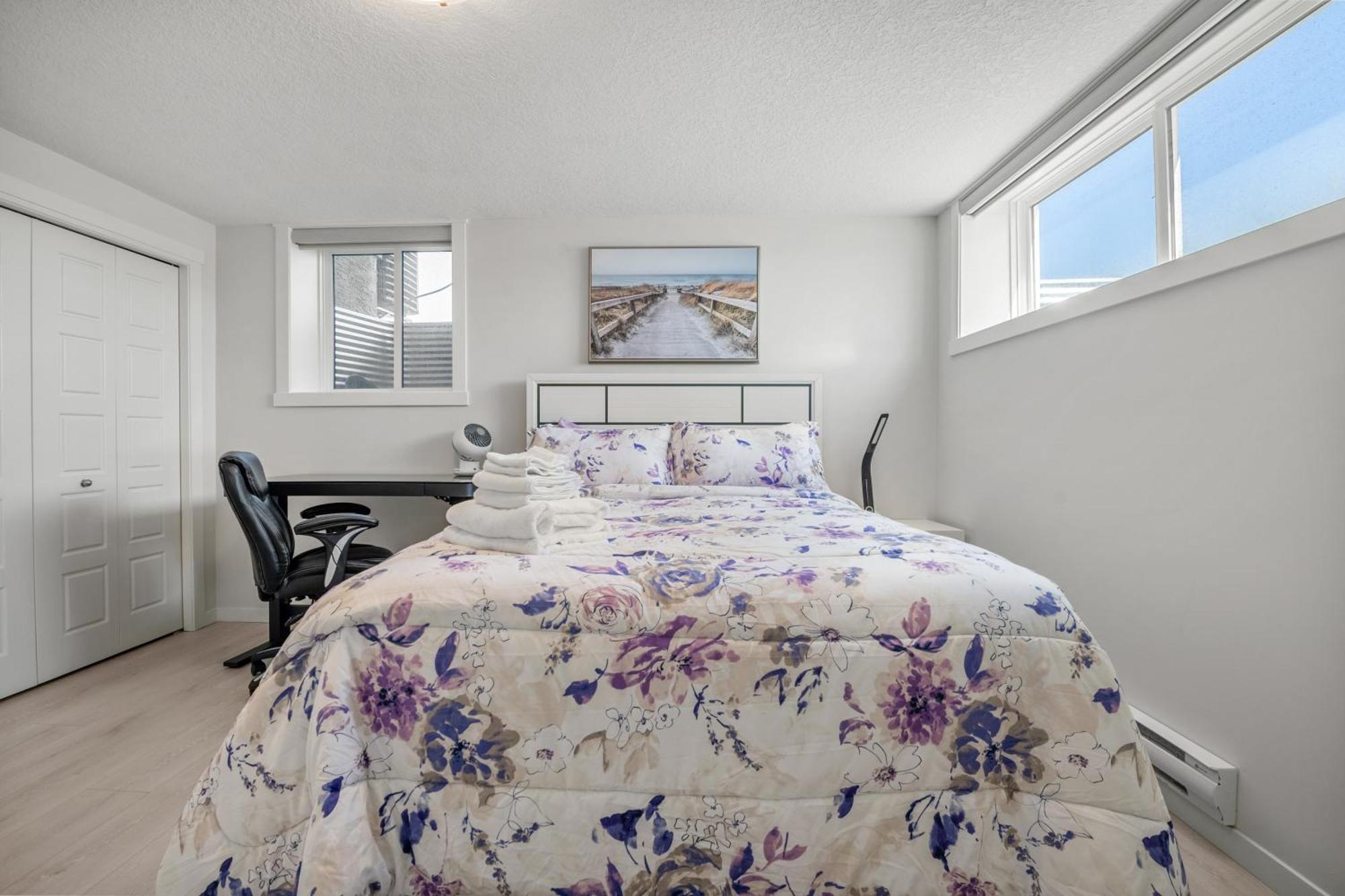 Cozy Rockland Park Unit+Parking Apartment Calgary Exterior photo