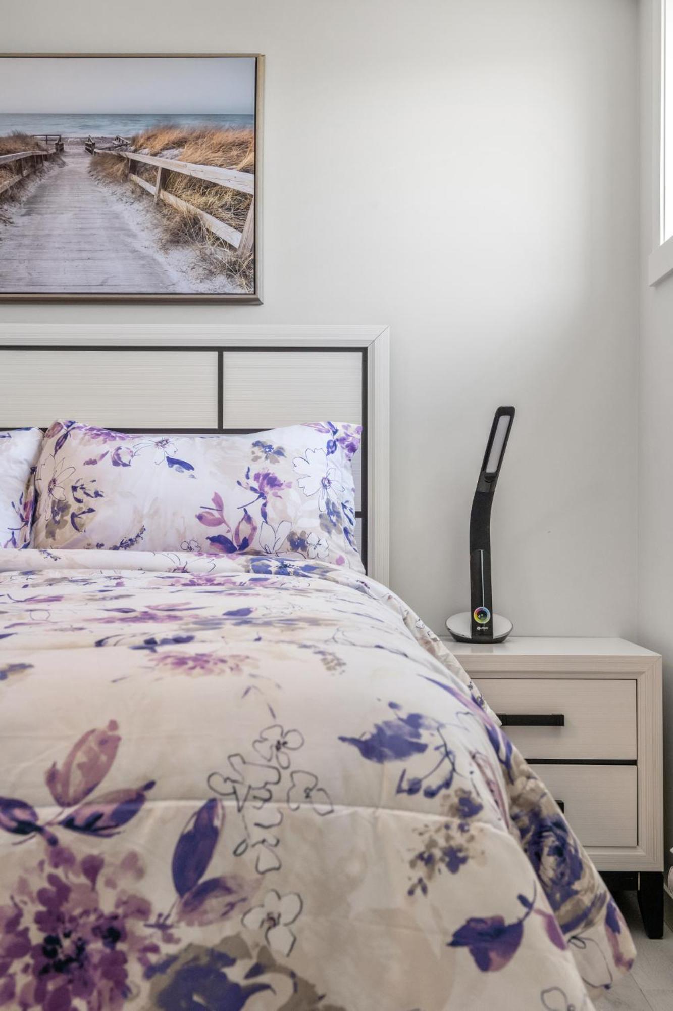 Cozy Rockland Park Unit+Parking Apartment Calgary Exterior photo