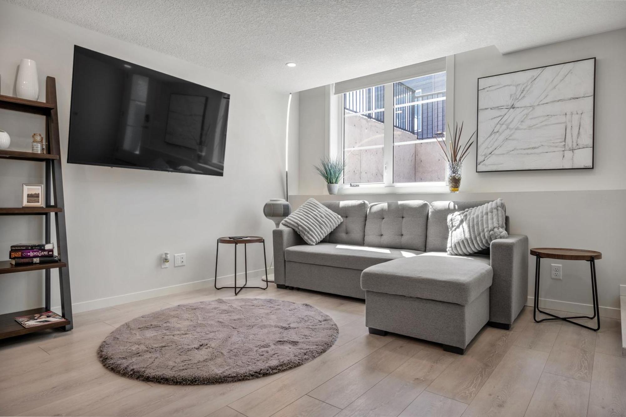 Cozy Rockland Park Unit+Parking Apartment Calgary Exterior photo