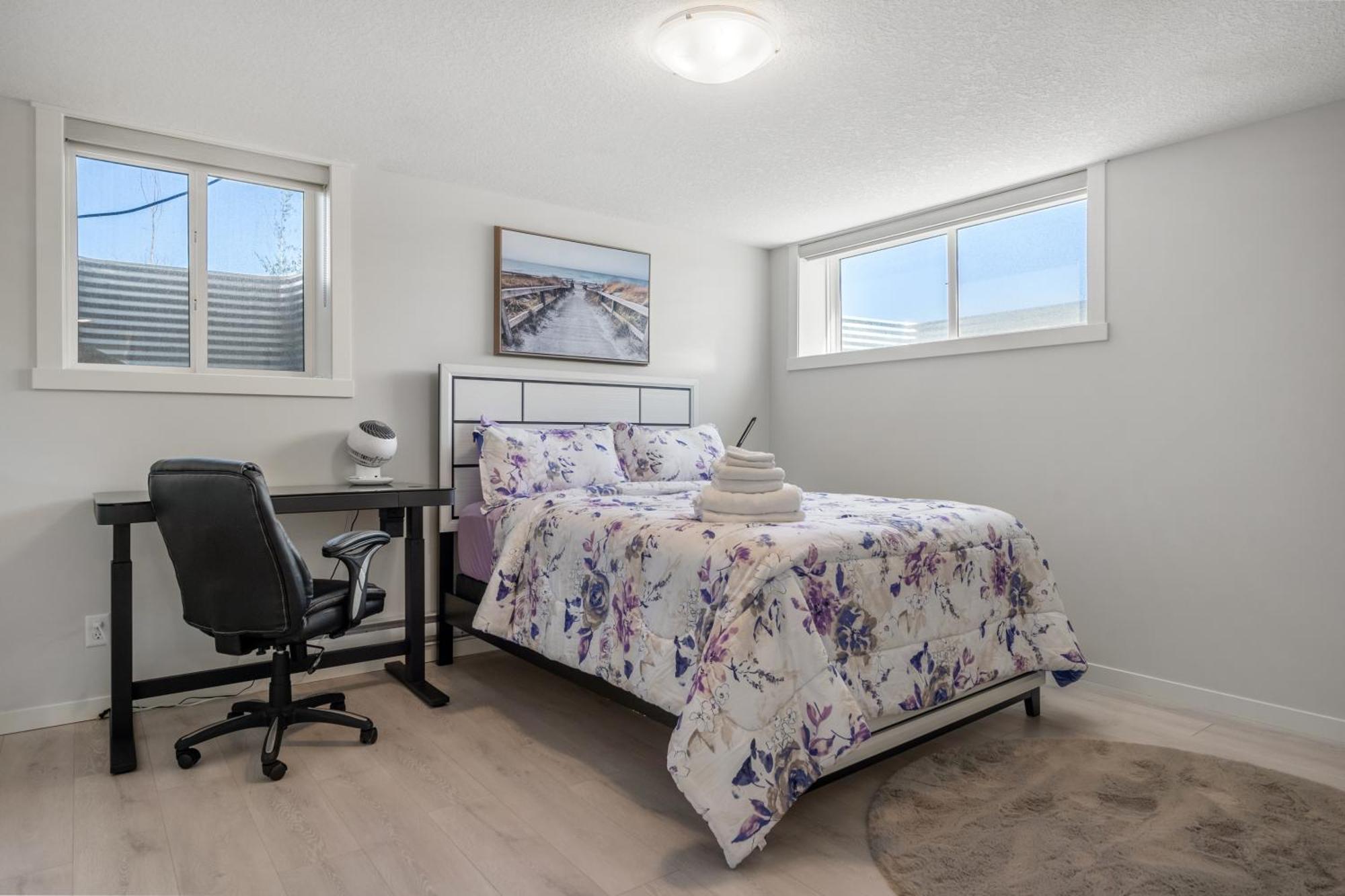 Cozy Rockland Park Unit+Parking Apartment Calgary Exterior photo