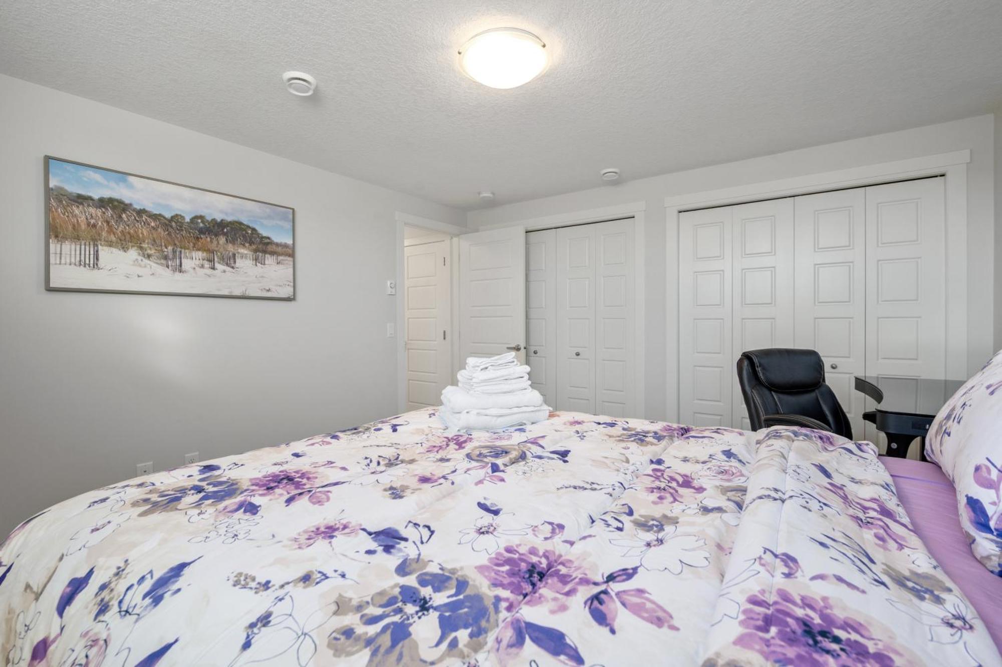 Cozy Rockland Park Unit+Parking Apartment Calgary Exterior photo