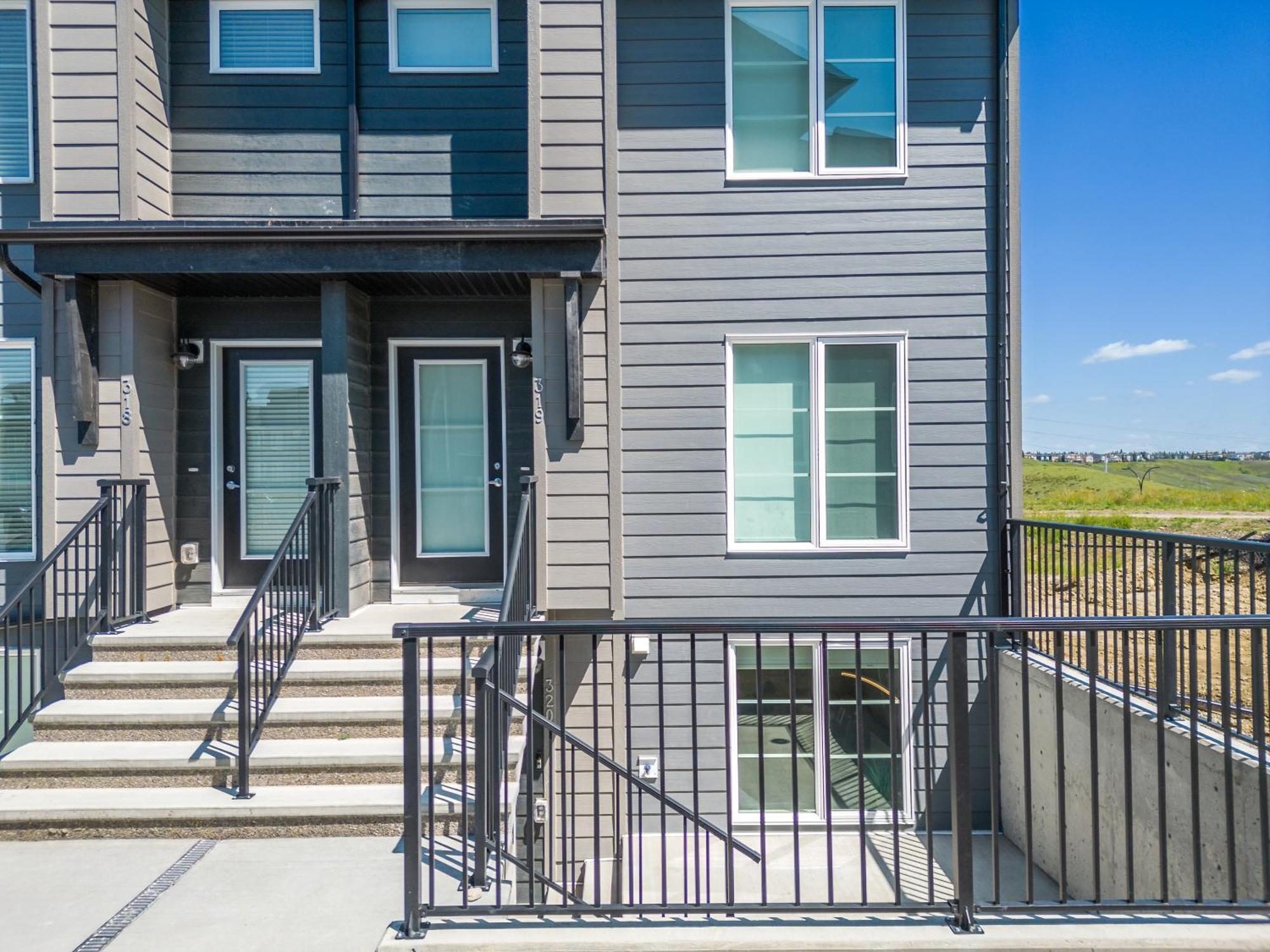 Cozy Rockland Park Unit+Parking Apartment Calgary Exterior photo