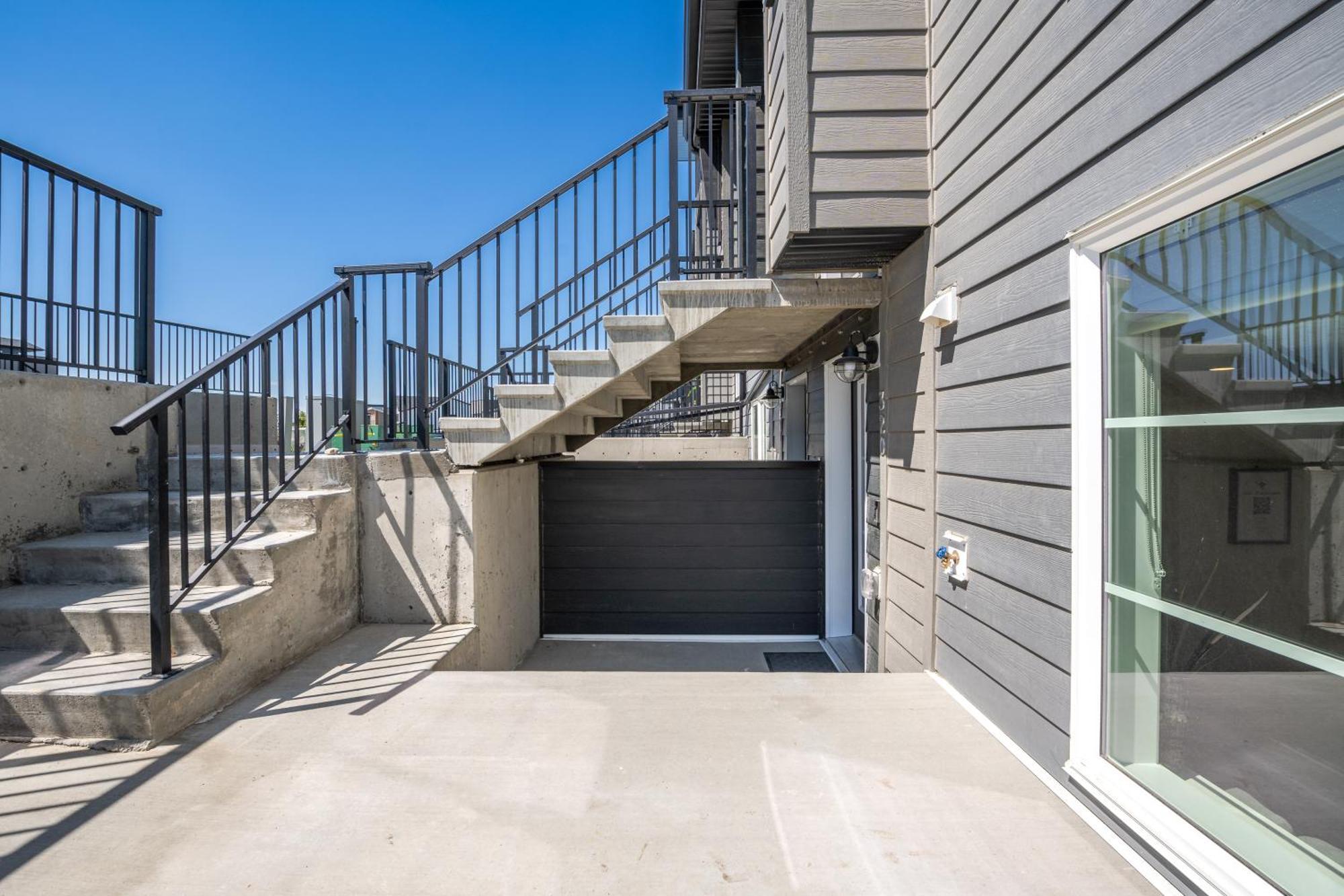 Cozy Rockland Park Unit+Parking Apartment Calgary Exterior photo