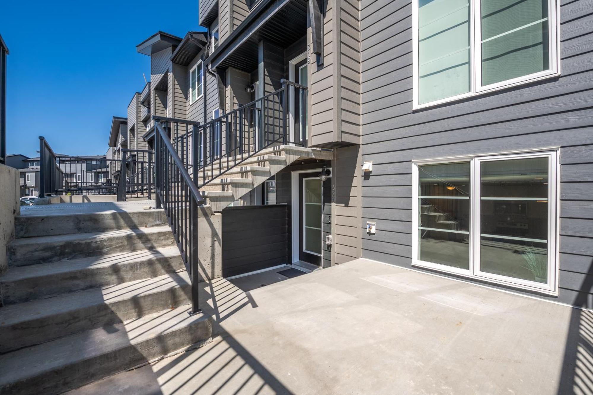 Cozy Rockland Park Unit+Parking Apartment Calgary Exterior photo