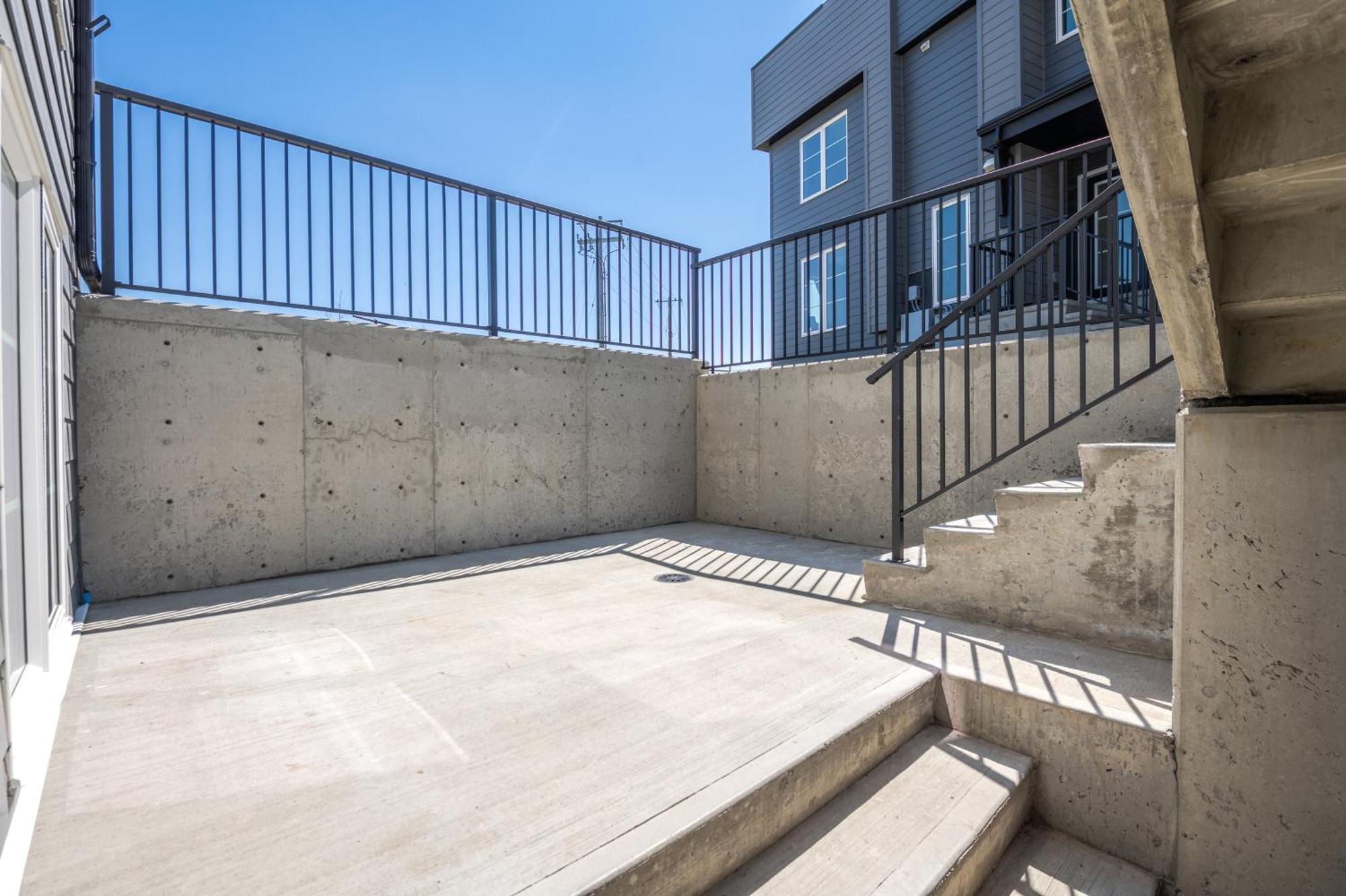Cozy Rockland Park Unit+Parking Apartment Calgary Exterior photo