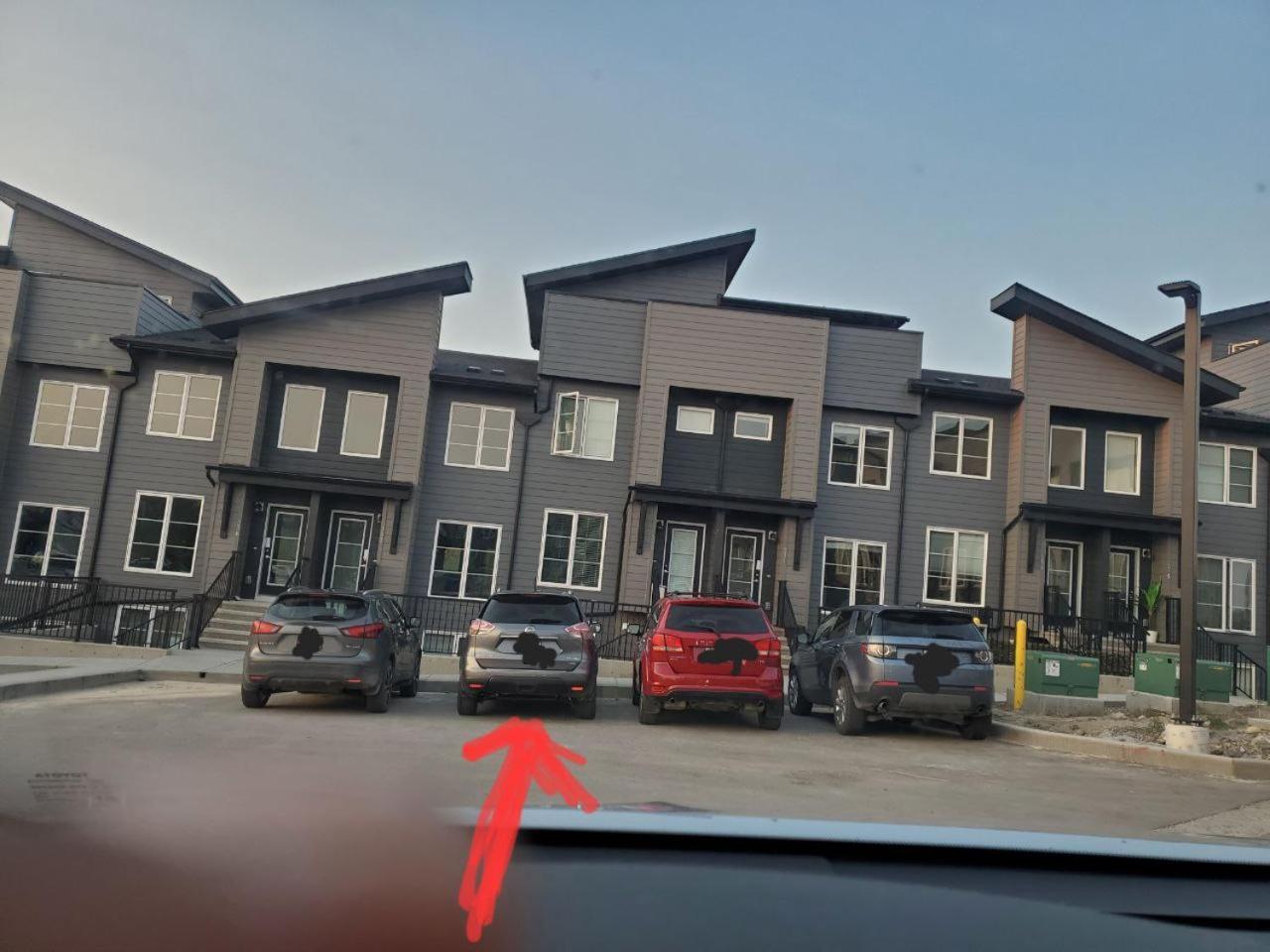 Cozy Rockland Park Unit+Parking Apartment Calgary Exterior photo